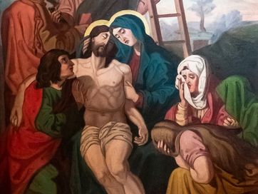 XIII. Station: Jesus wird vom Kreuz abgenommen und in den Schoß seiner Mutter gelegt